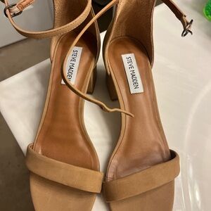 Block heel sandals like new